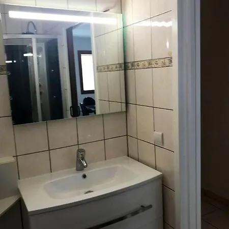 Apartment De 2 Chambres A Sur Mer A 500 M De La Plage